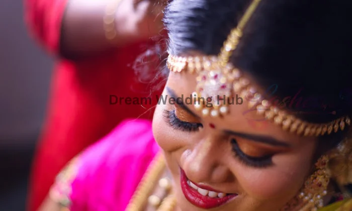 Lashes makeup artist